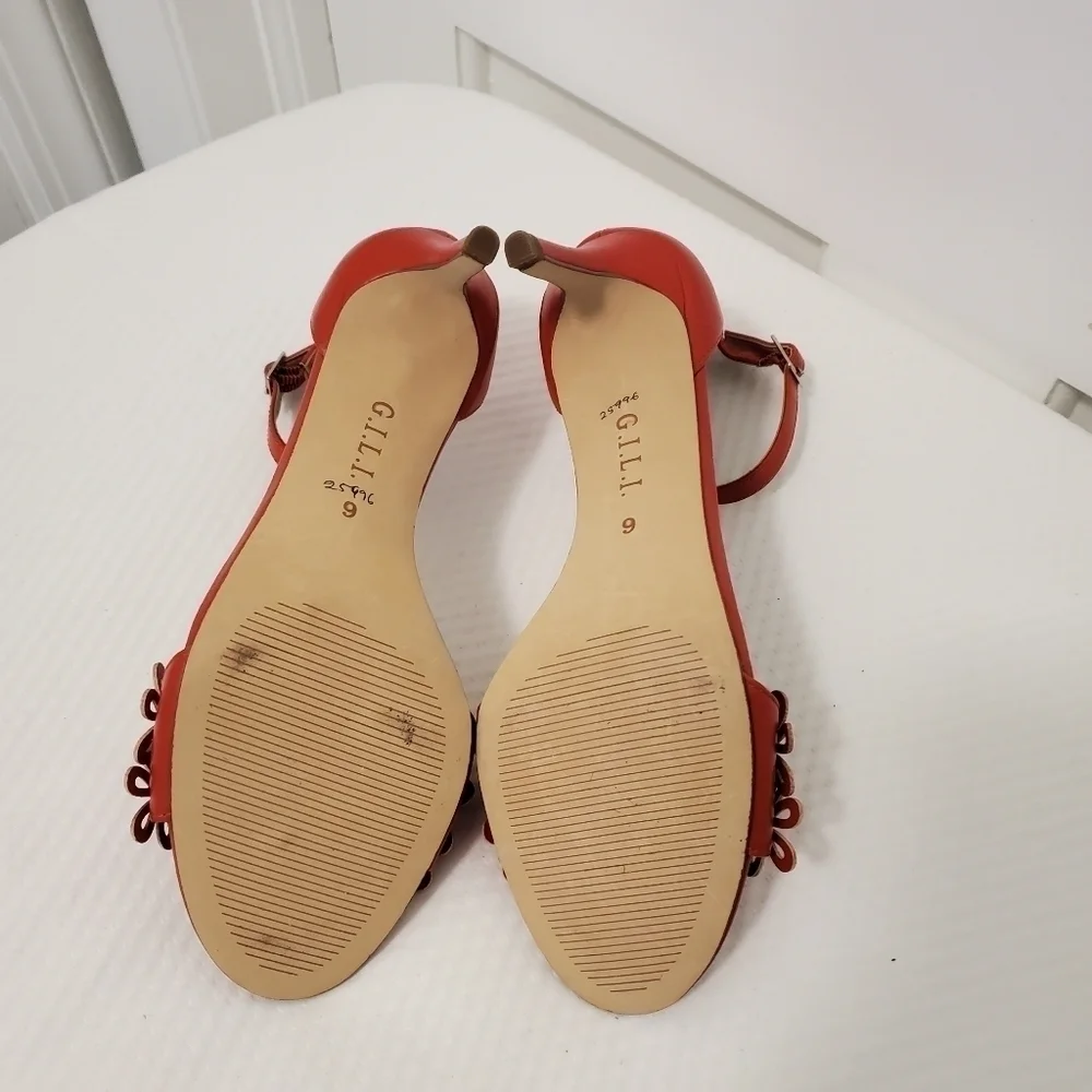 EUC G.I.L.I New York Red Floral Gliona Ankle Strap Heel Sandals Size 6, chic